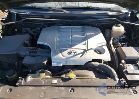 2011 Toyota Land Cruiser V8 (A6) из США, поврежденный, VIN JTMHY7AJ4B5011231